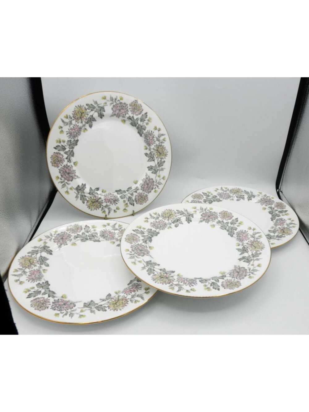 Chrysanthemum by Paragon Fine Bone China Dinner Plates Set of 4 Dinner Plates